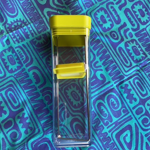 Chef’n Herbfresh Keeps Herbs Fresh Longer - Picture 9 of 11